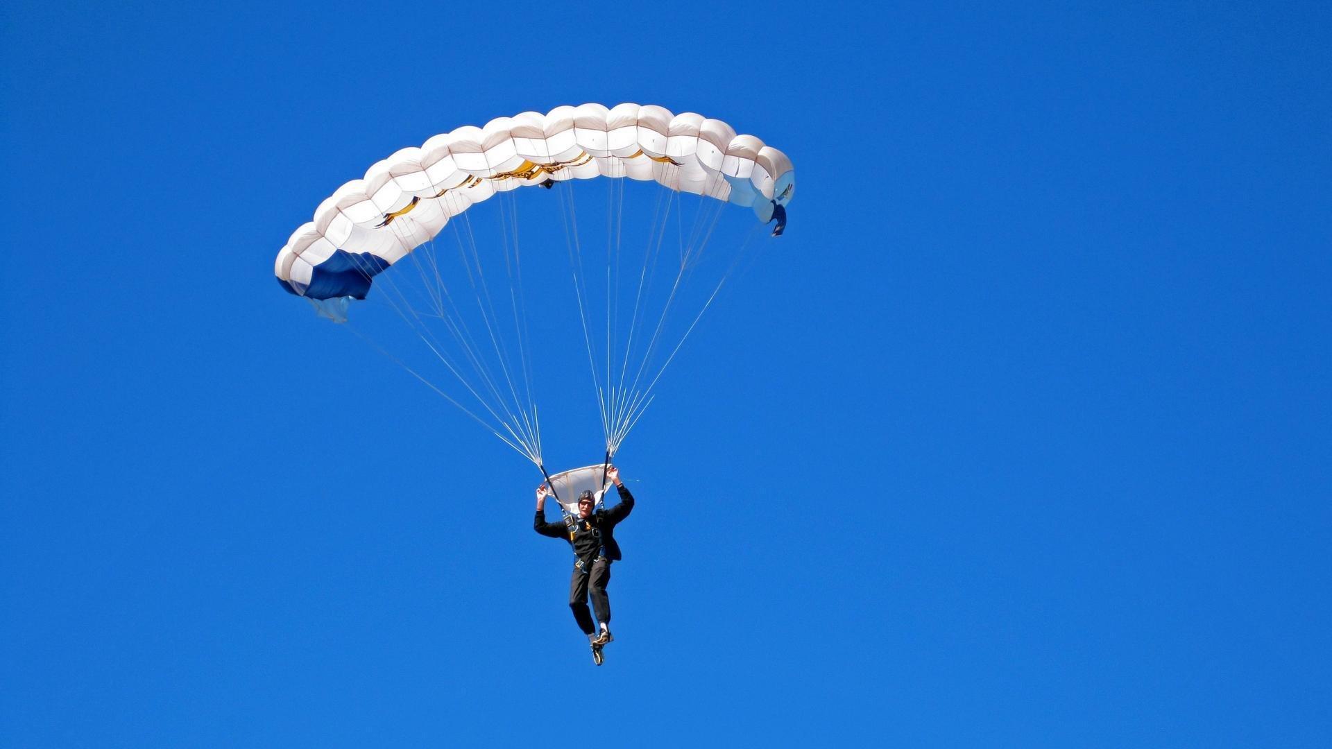 亚沙里赛季收官战强势折桂 用胜利为突破之年画下完美句点